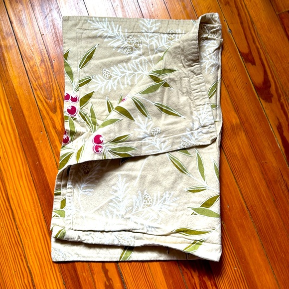 Company Store Queen Holiday Berries Duvet and Two Shams. Tan. - Picture 3 of 4